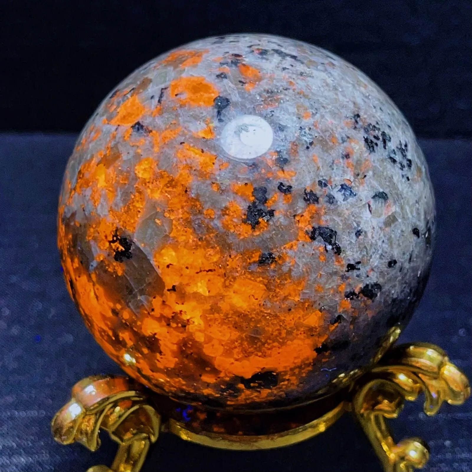 Yooperlite sphere