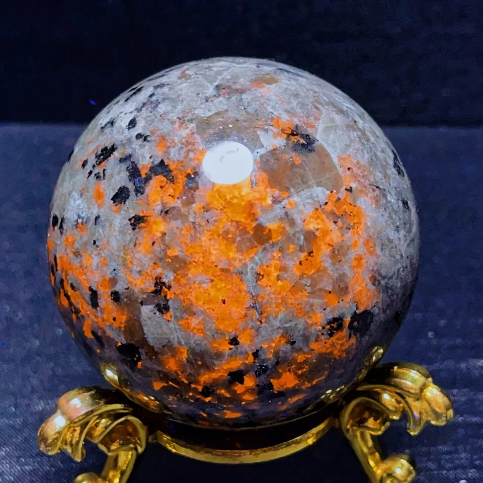 Yooperlite sphere