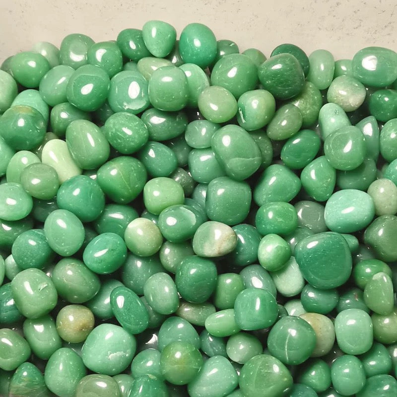 Green aventurine palm stone 40$/kg