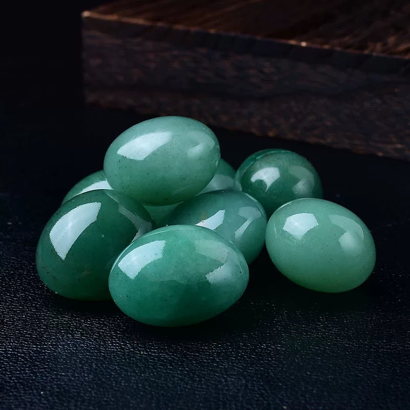 Green aventurine palm stone 40$/kg