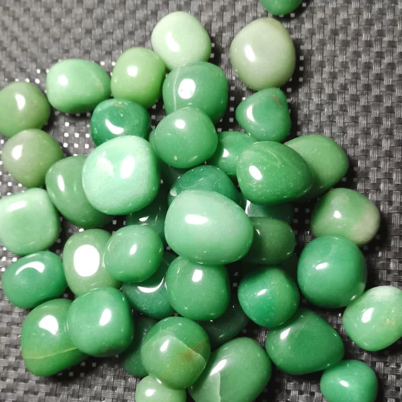 Green aventurine palm stone 40$/kg