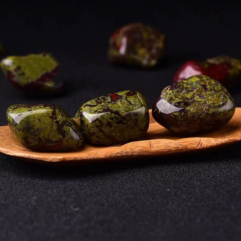 Dragon blood stone chip stone 30$/kg