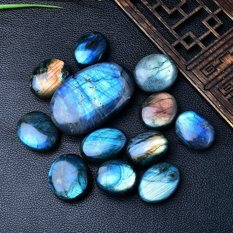 Labradorite palm stone 80$/kg