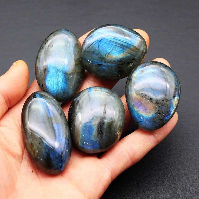 Labradorite palm stone 80$/kg