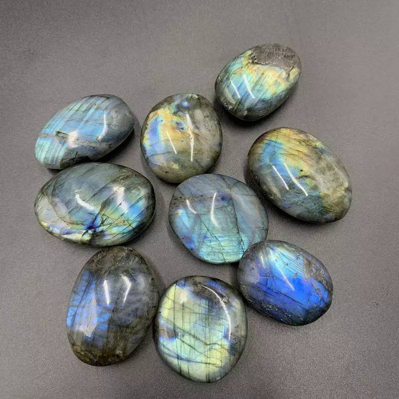 Labradorite palm stone 80$/kg