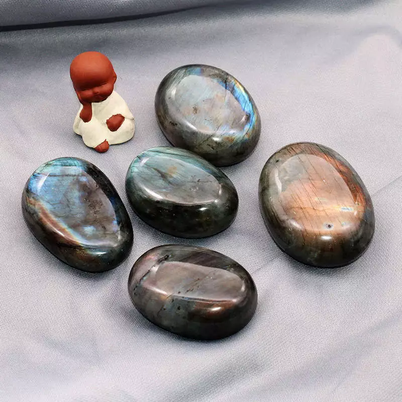Labradorite palm stone 80$/kg